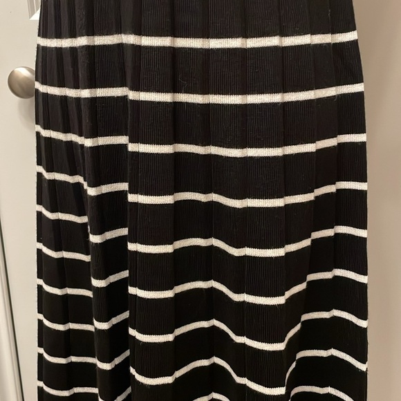 Ophelia Roe Women’s midi Dress, Stripped, Medium, Pleated, Sleeveless, New! - Picture 3 of 14